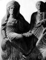 96. Надгробный рельеф из Пальмиры II или III век н. э. Национальный музей, Дамаск. Надгробие представляет семью знатных римлян