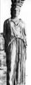 58. Кариатида из храма Эрехтейон на Афинском Акрополе. Около 420 г. до н. э. Девичая фигура облачена в типичную греческую женскую одежду 